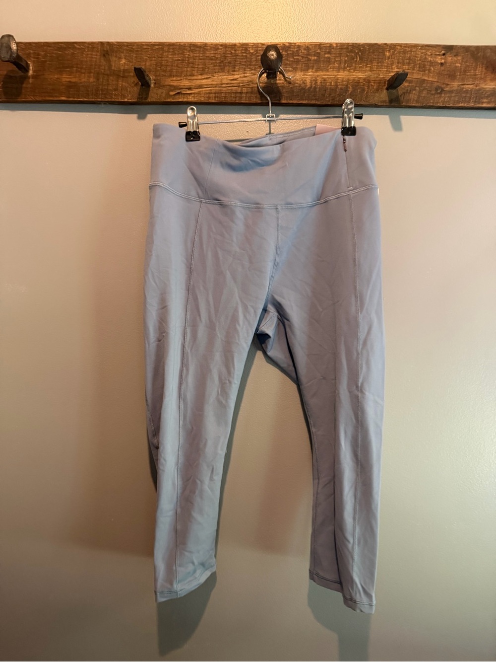 CALIA by Carrie Underwood Capri Leggings